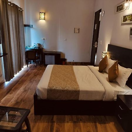 Vrindāvan Pearl Suites At Omex Entrenity מראה חיצוני תמונה