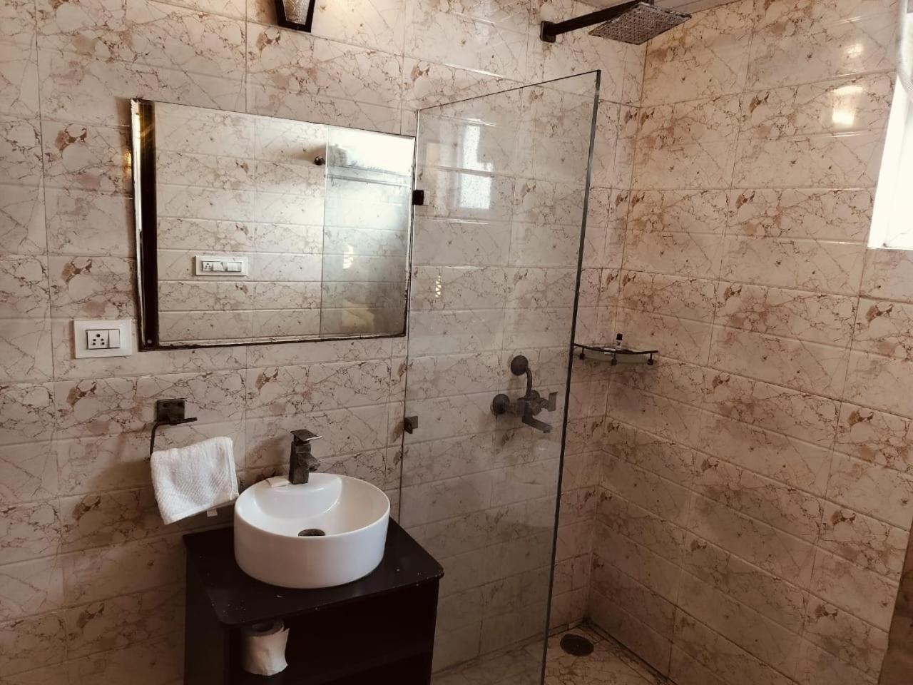 Vrindāvan Pearl Suites At Omex Entrenity מראה חיצוני תמונה