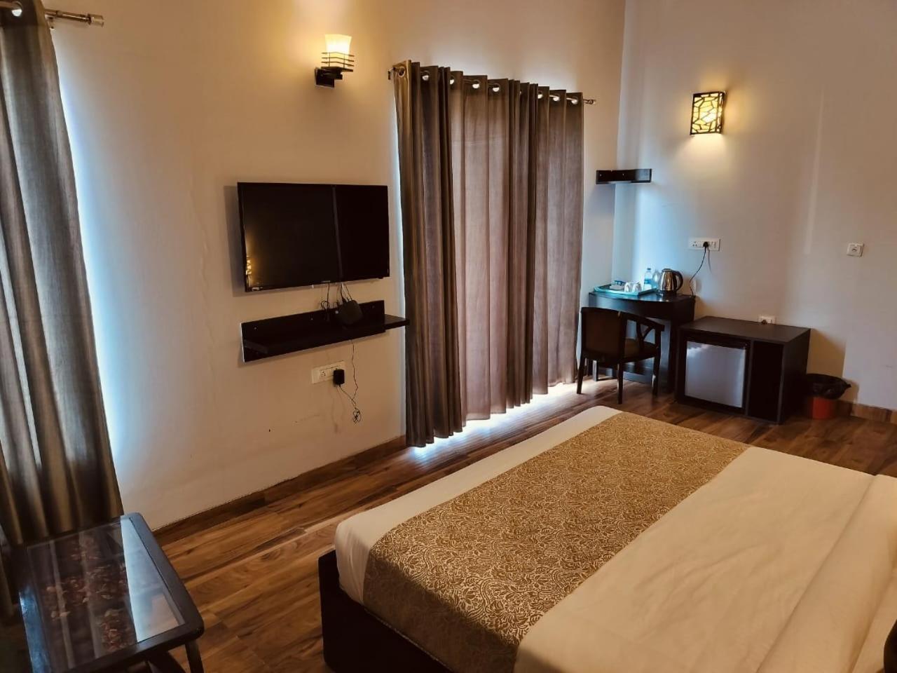 Vrindāvan Pearl Suites At Omex Entrenity מראה חיצוני תמונה