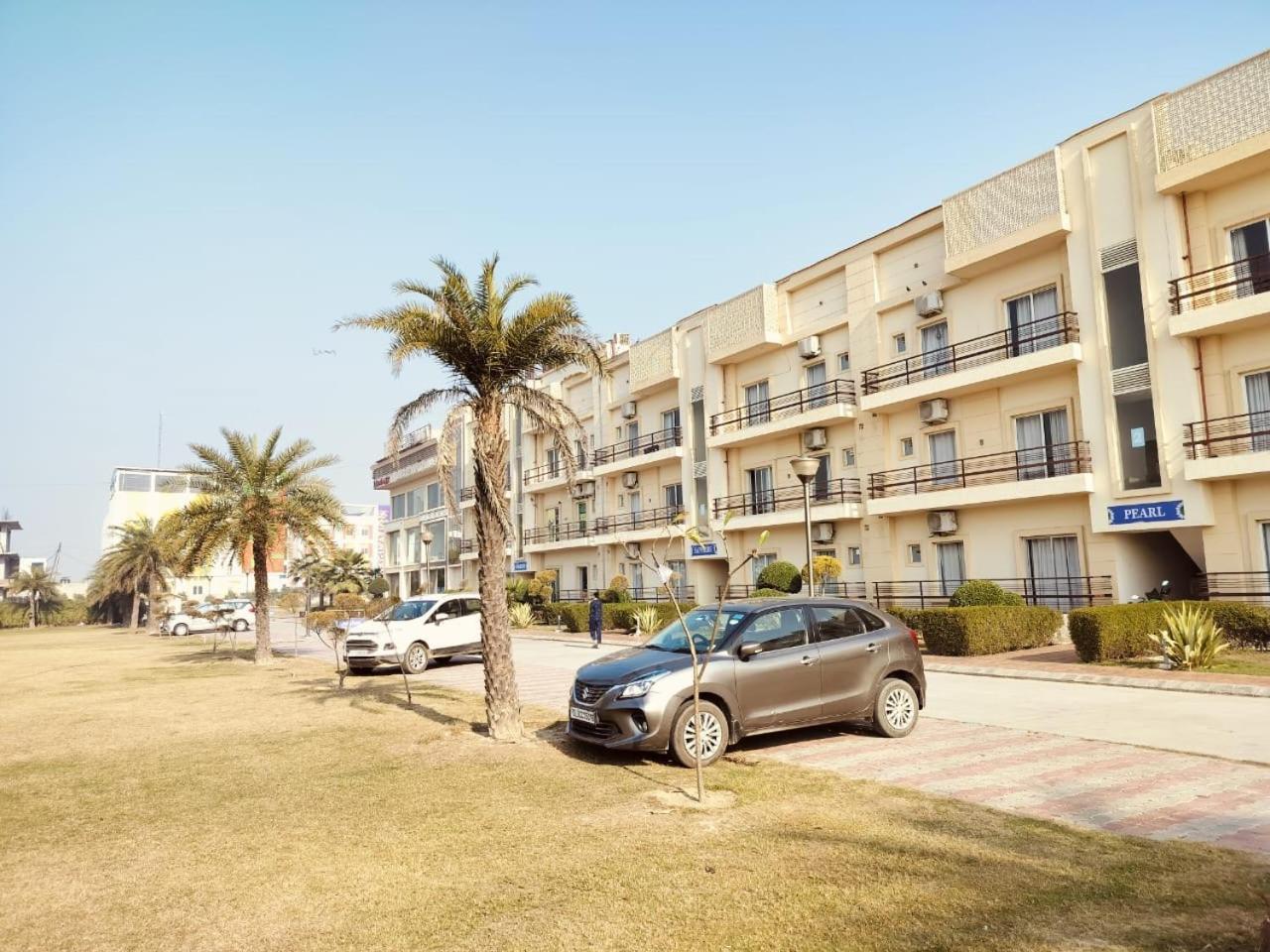 Vrindāvan Pearl Suites At Omex Entrenity מראה חיצוני תמונה