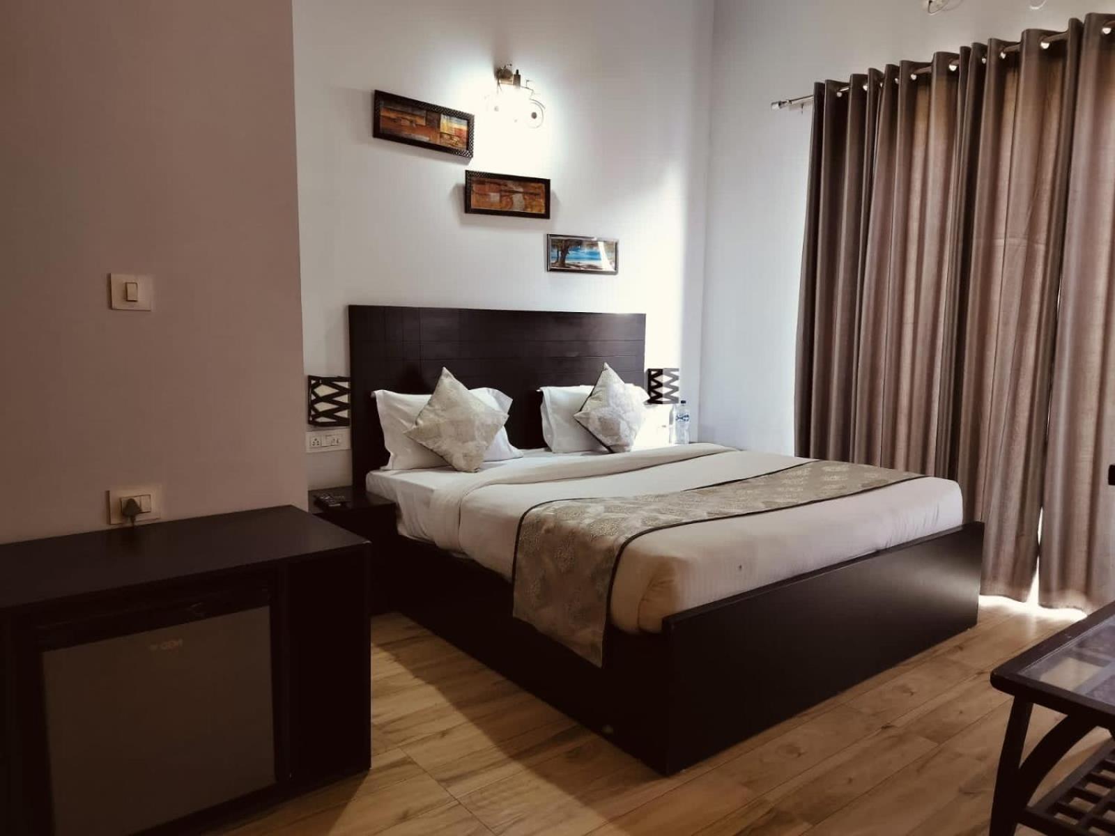 Vrindāvan Pearl Suites At Omex Entrenity מראה חיצוני תמונה