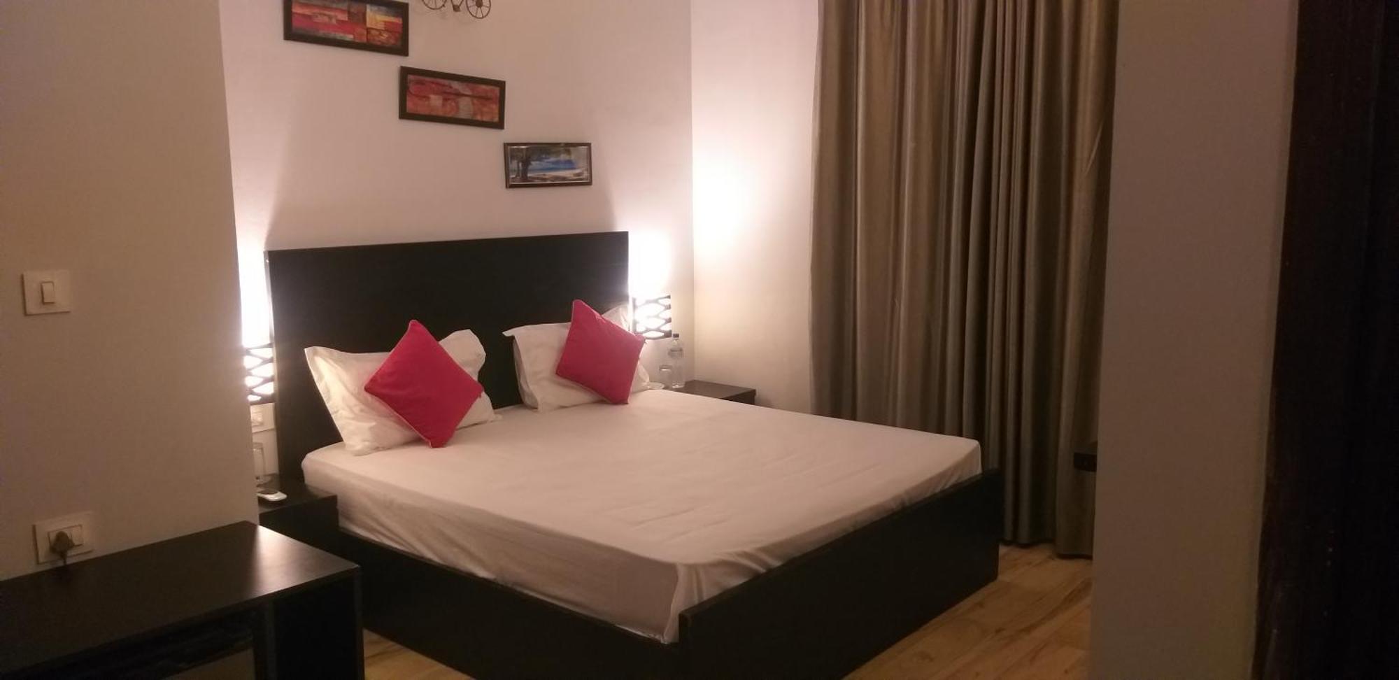 Vrindāvan Pearl Suites At Omex Entrenity מראה חיצוני תמונה