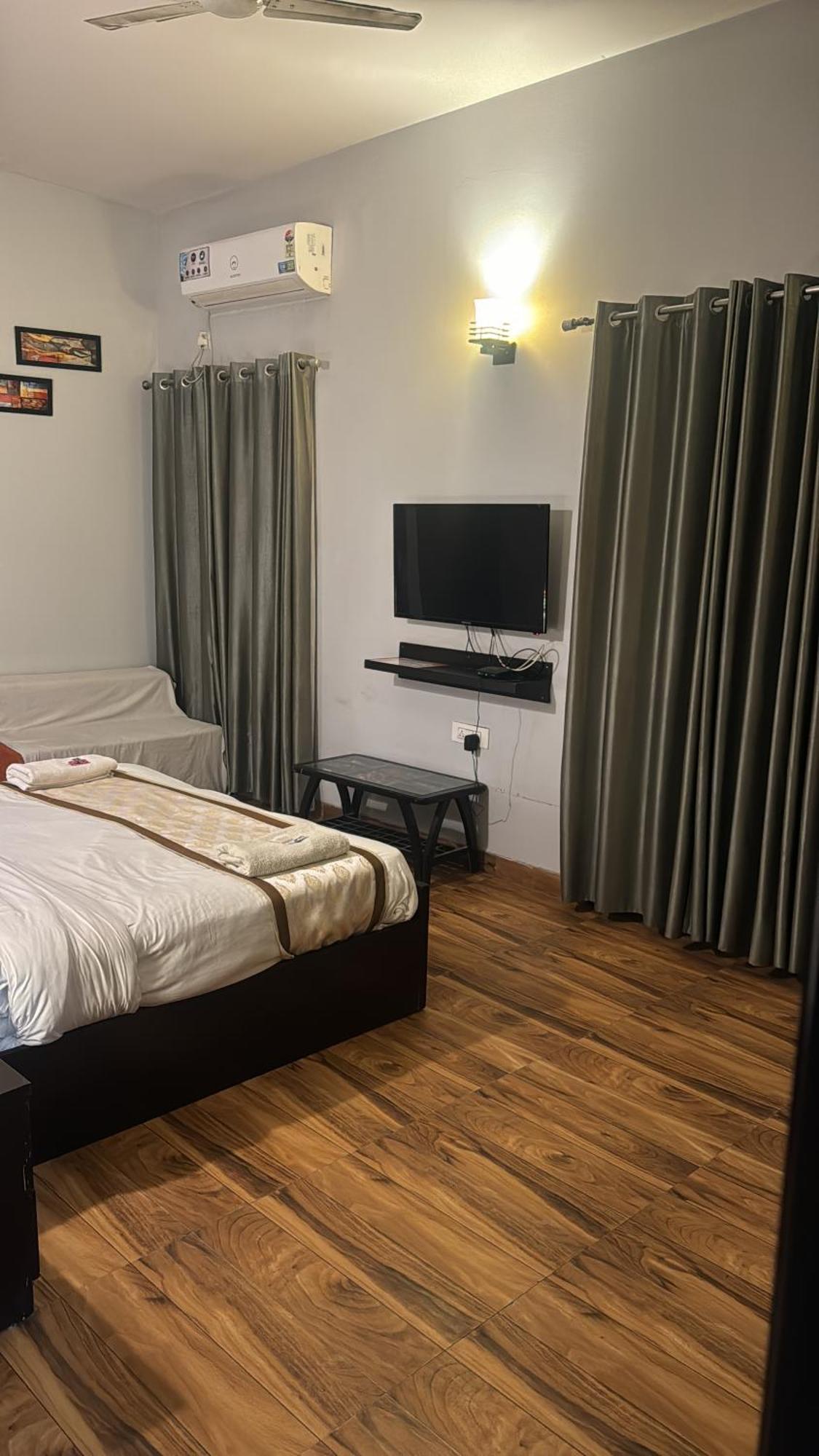 Vrindāvan Pearl Suites At Omex Entrenity מראה חיצוני תמונה