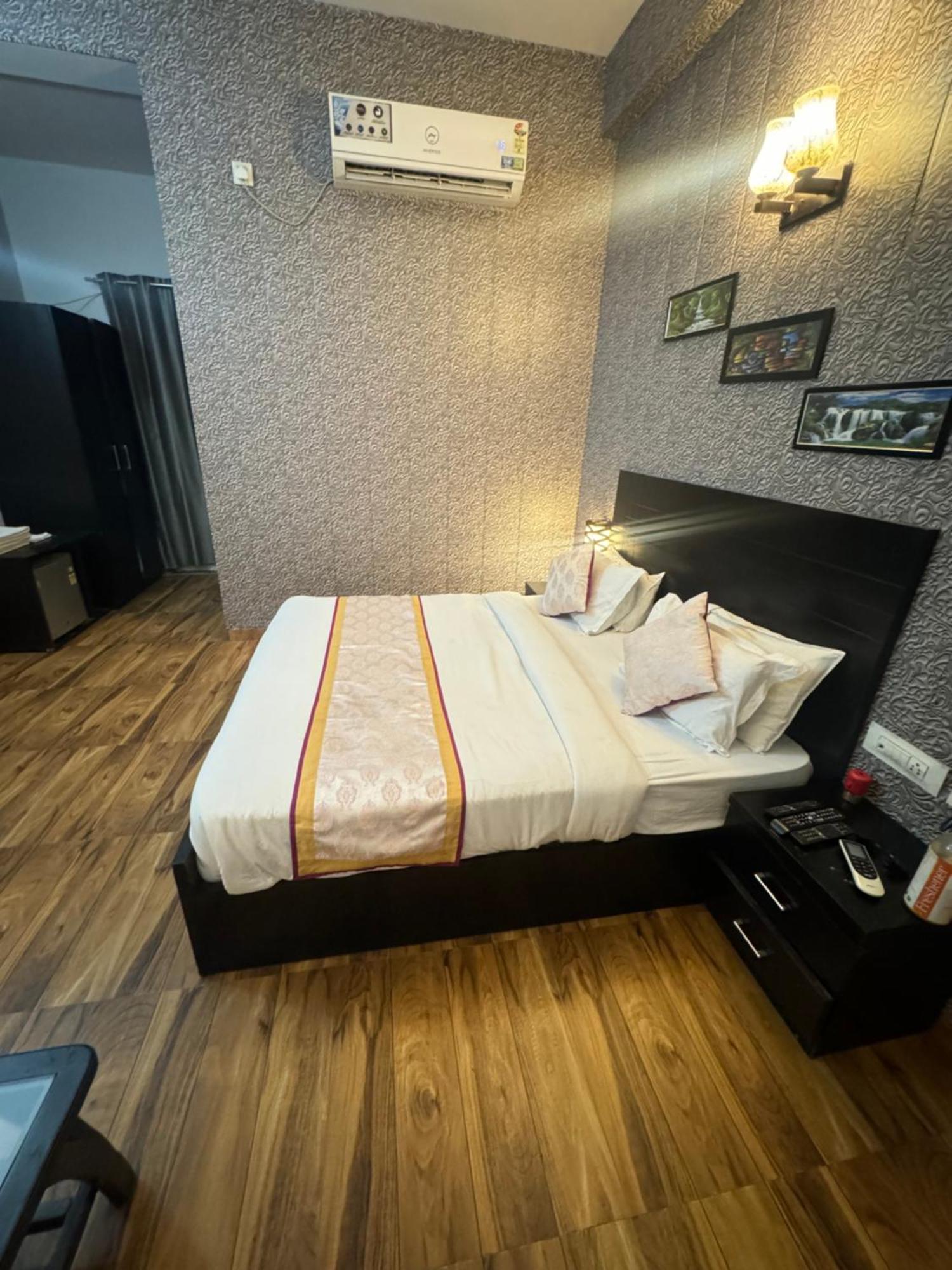 Vrindāvan Pearl Suites At Omex Entrenity מראה חיצוני תמונה