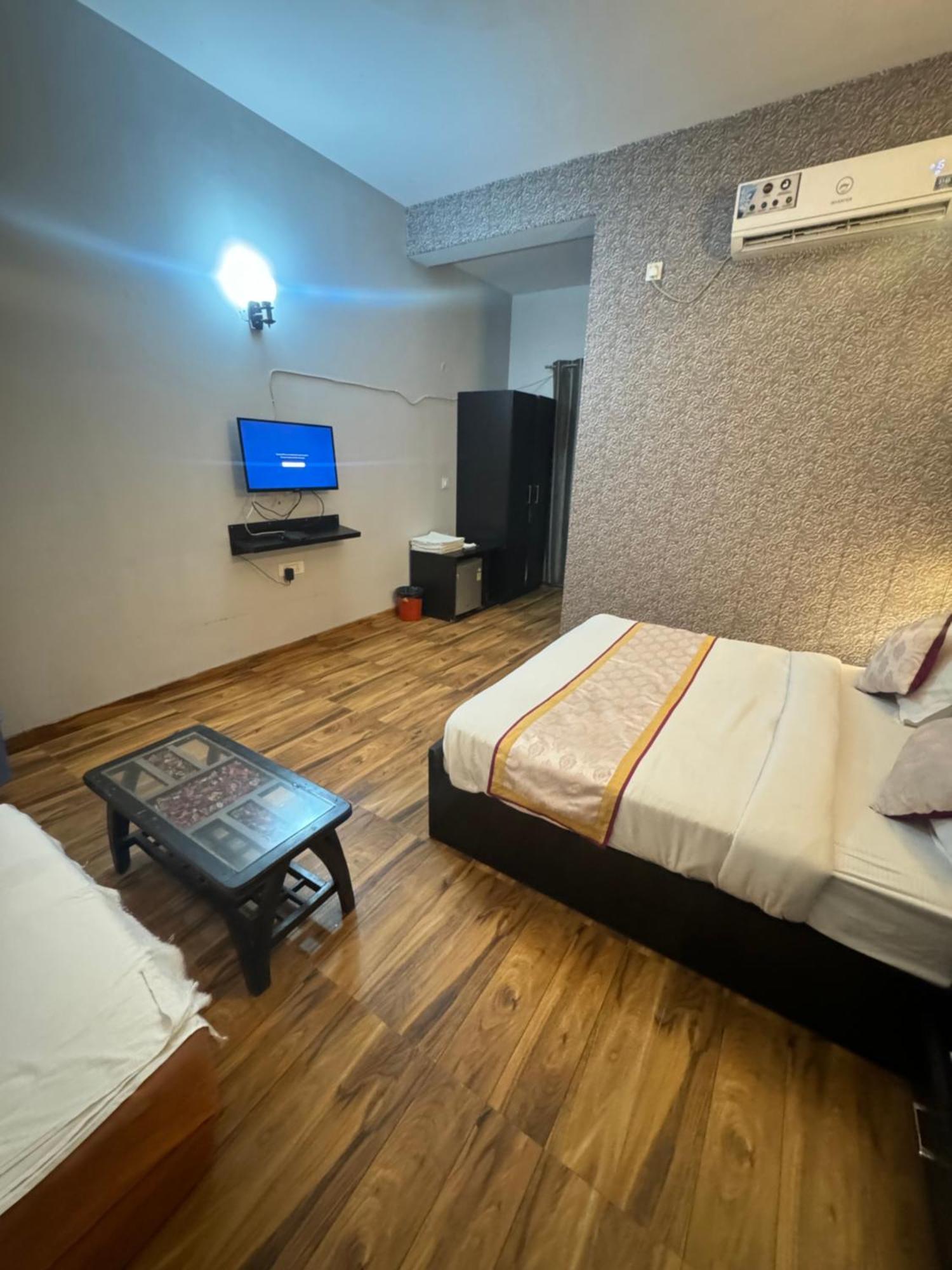 Vrindāvan Pearl Suites At Omex Entrenity מראה חיצוני תמונה